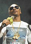 https://upload.wikimedia.org/wikipedia/commons/thumb/6/62/Snoop_Dogg_2016.jpg/100px-Snoop_Dogg_2016.jpg